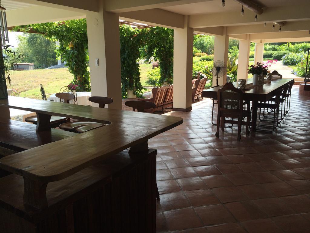 Ataalaya Farmhouse Batangas Extérieur photo